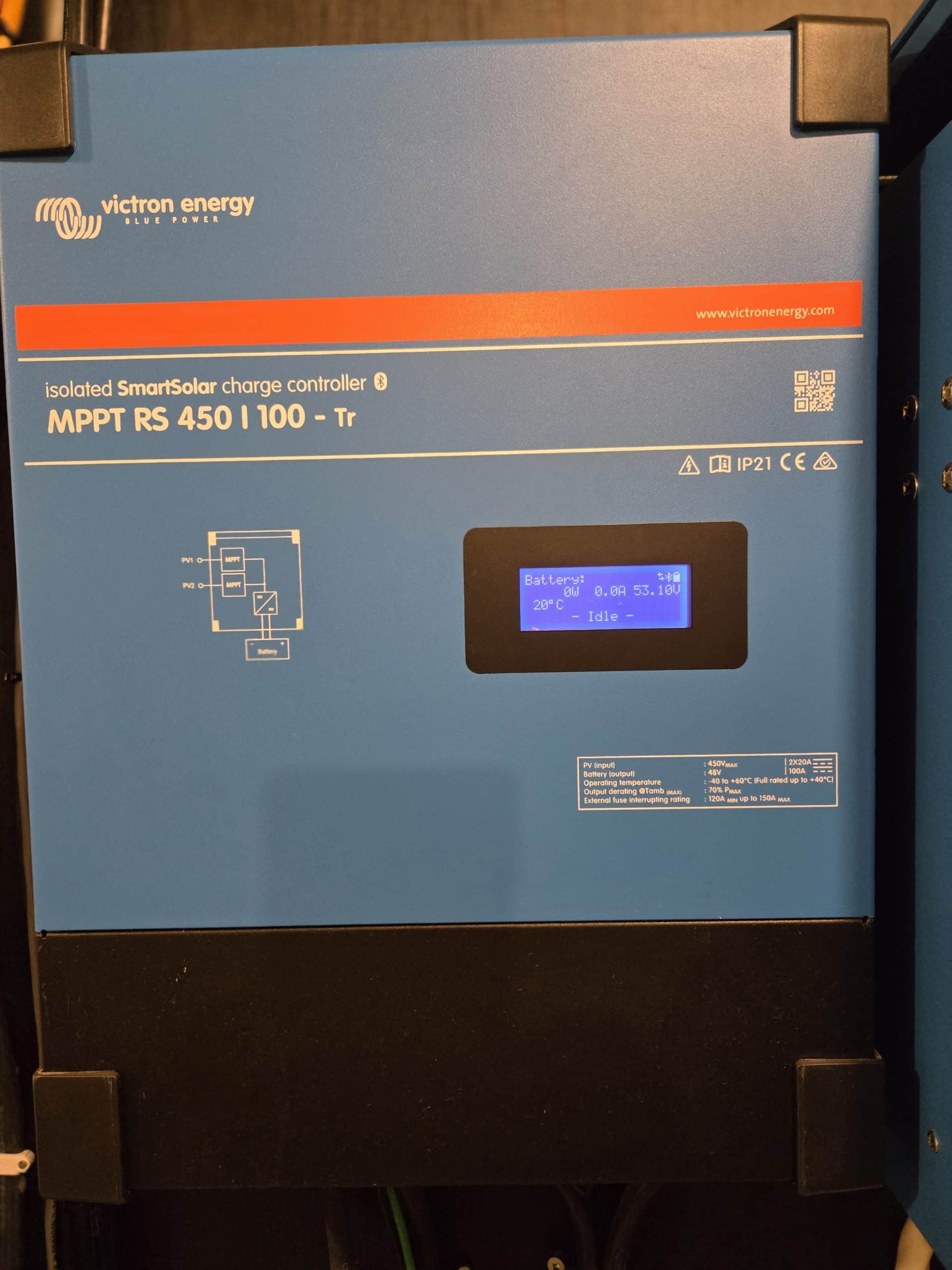 Victron SmartSolar MPPT RS450/100-TR installé dans le cœur technique