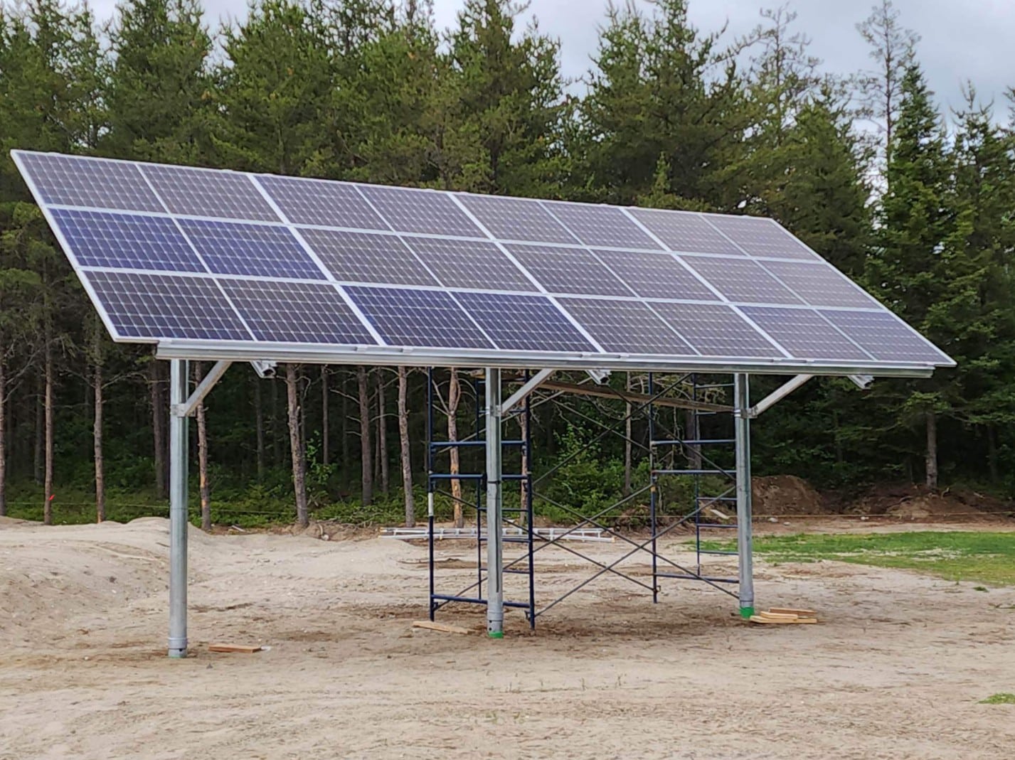 Vue d'ensemble de l'installation sur support OPSUN