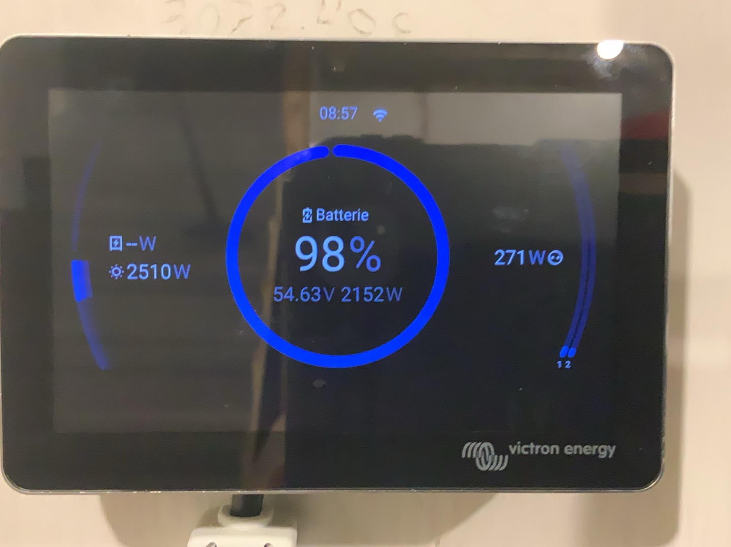 Écran tactile Cerbo GX affichant données système