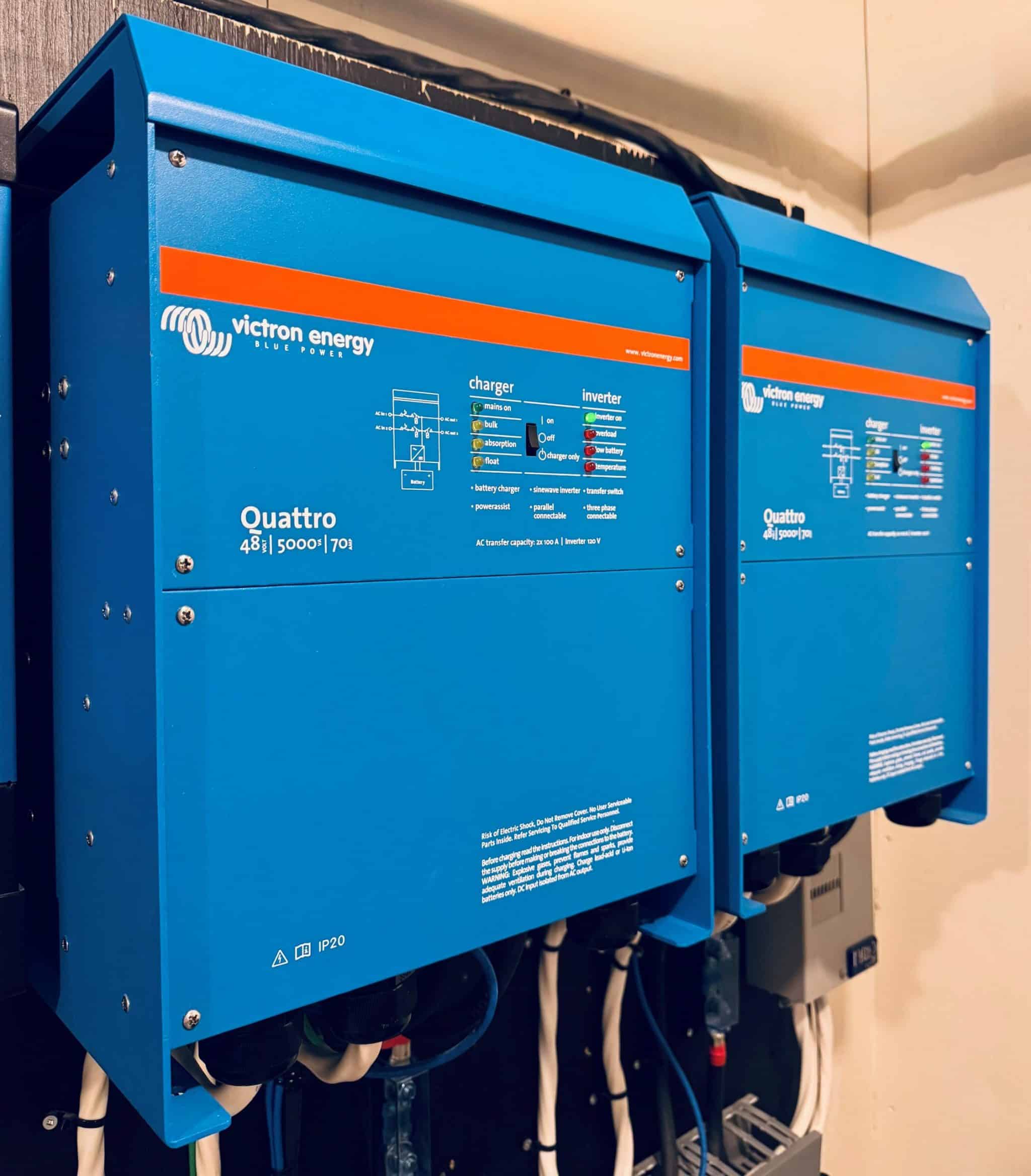 2 onduleurs Victron Quattro 48/5000 montés en parallèle