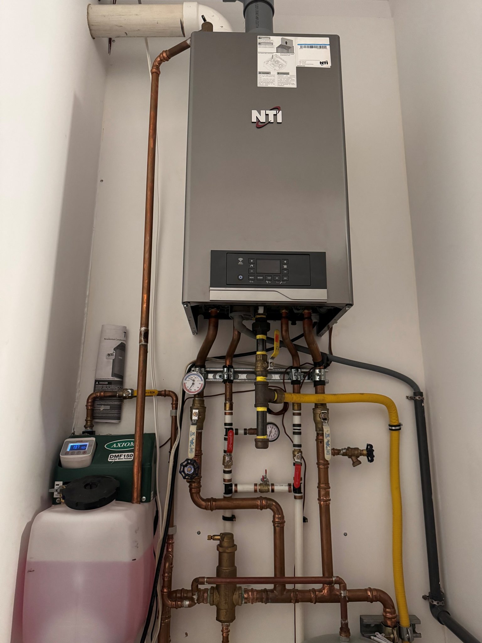 Vue détaillée de la chaudière NTI